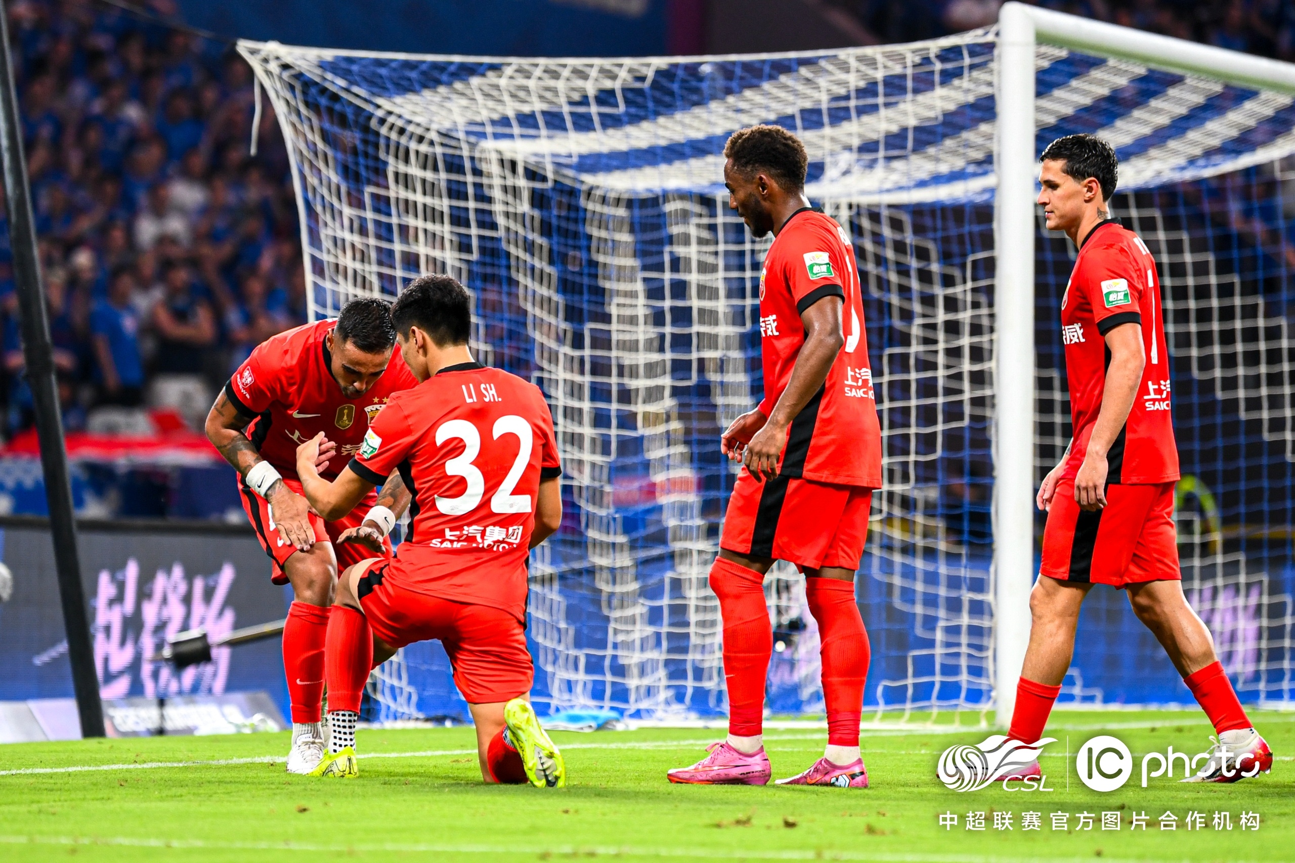 开云中国-重磅！阿斯顿维拉篮板制胜备战足总杯转会期上海海港再遭质疑，浓眉哥在利物浦比赛中突破纪录