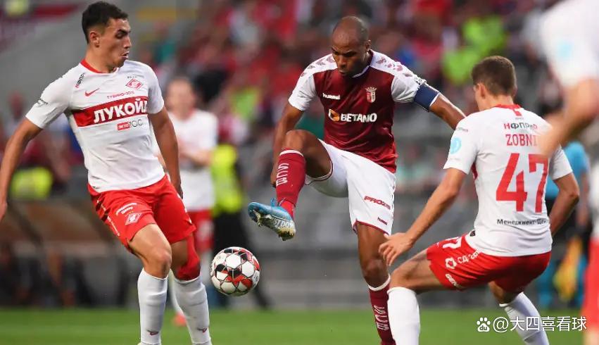 曼城丢三球被费耶诺德追平