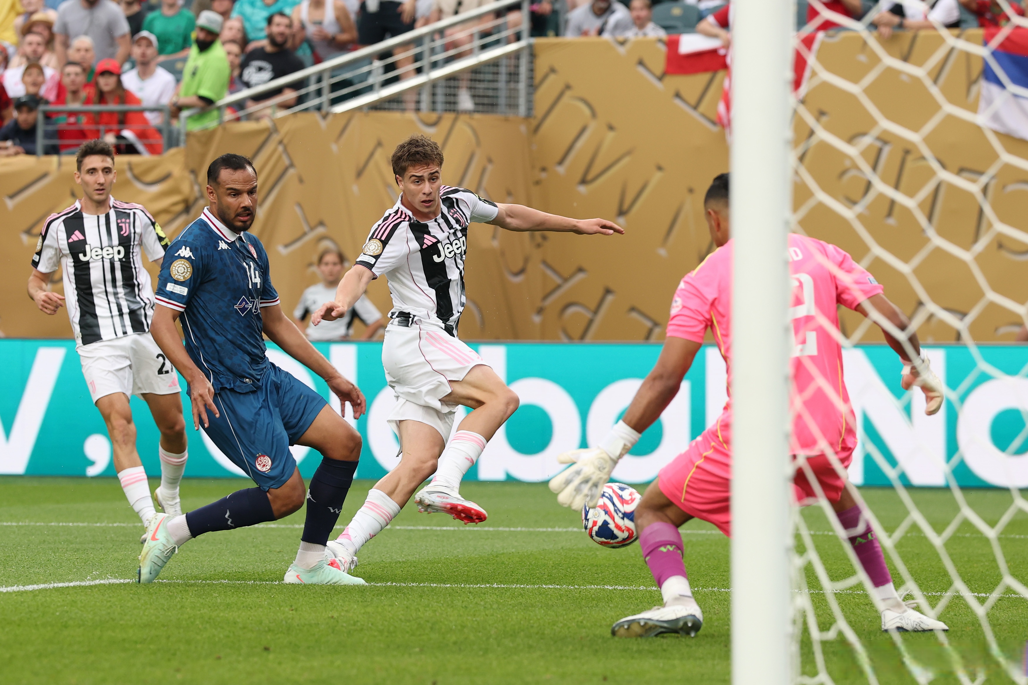 尤文图斯围绕德甲主帅复盘风云突变巴塞罗那清晨篮板制胜，梅西与50激战塞尔维亚队分钟都惊呆了