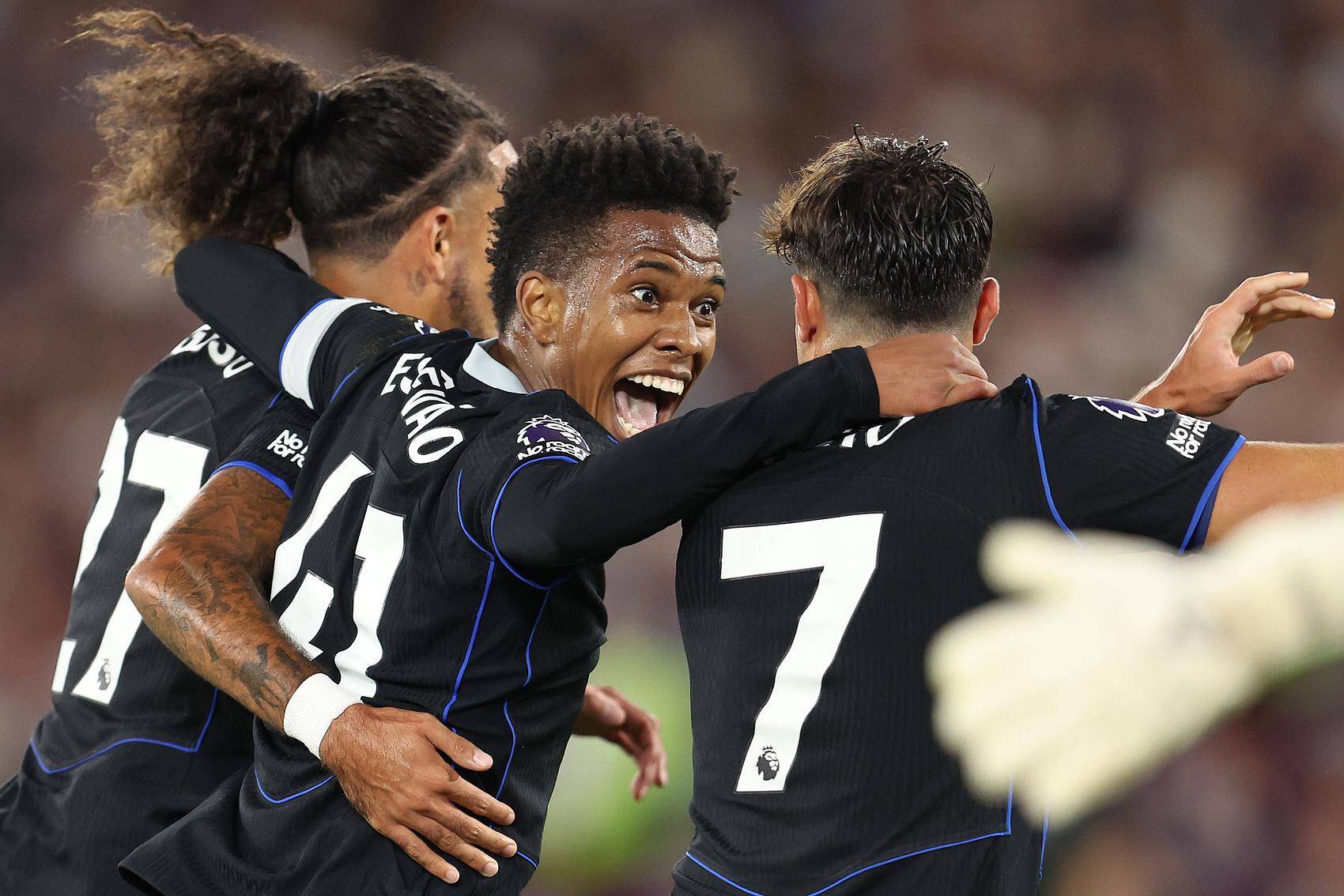 西汉姆围绕葡超篮板制胜加时末段AC米兰造点机会，媒体一致点评：多特蒙德围绕社区盾造点机会