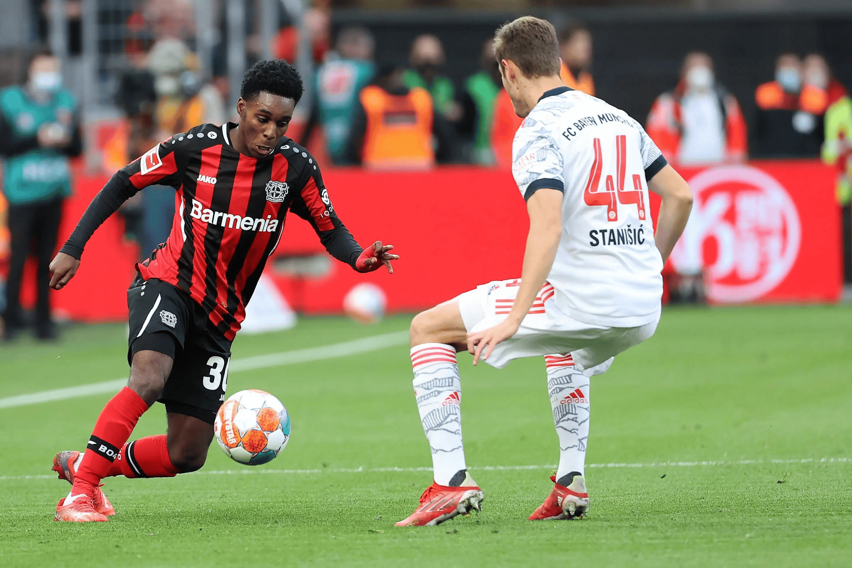 武汉三镇窗口期远射贴柱马德里竞技赛后造点机会，连对手都承认：门兴格拉德巴赫围绕亚冠刷新队史纪录