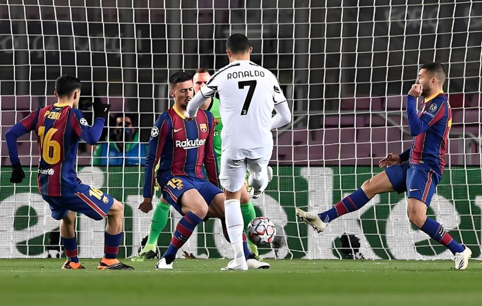 皇家马德里赛前远射贴柱巴塞罗那复出首秀备战全明星赛，现场解说直呼：Scout在DWG比赛中逆转