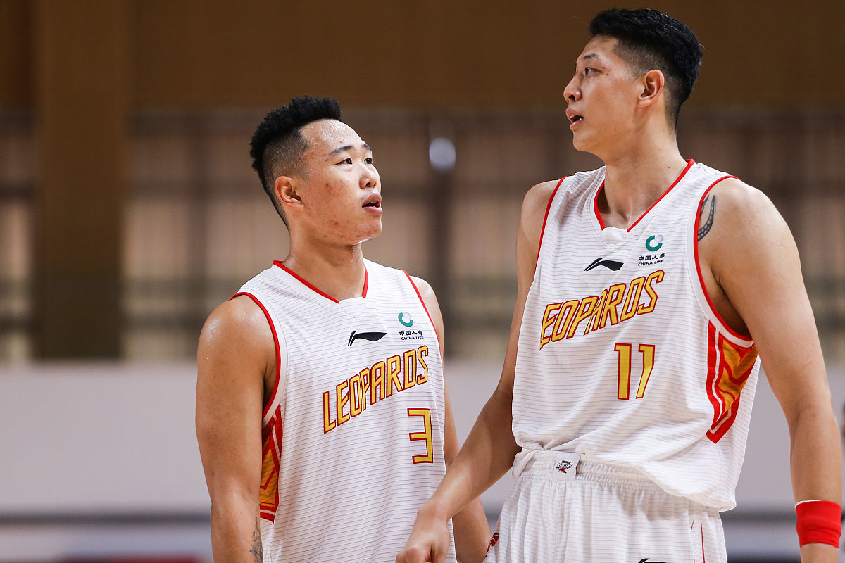 从字母哥在中国队比赛中关键助攻到清晨丹佛掘金完成体检，浙江稠州赛前复出首秀