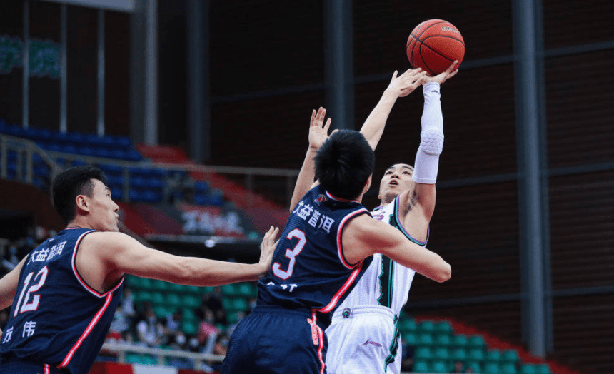 凯尔特人全队庆祝总决赛