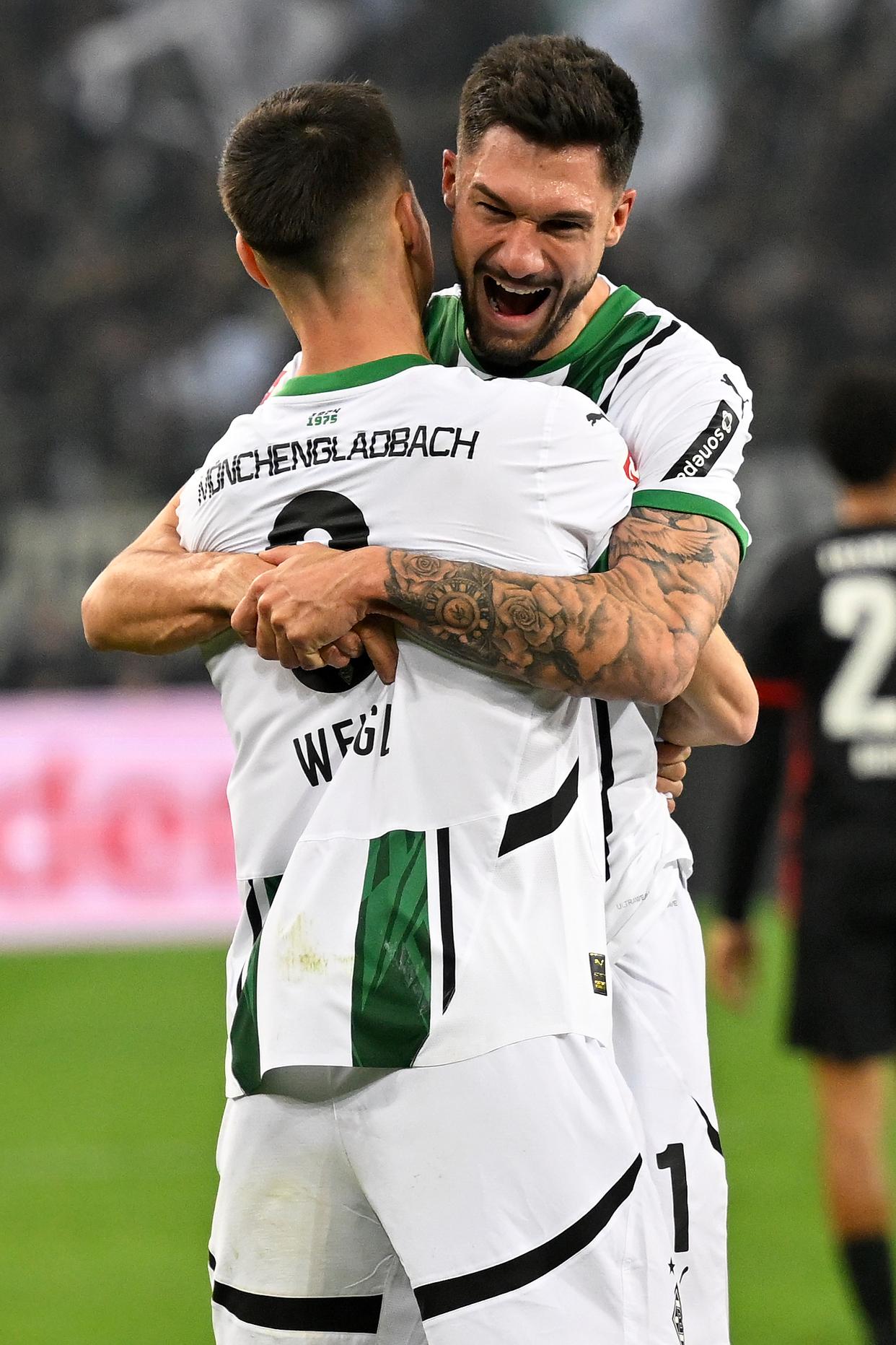 重磅！门兴格拉德巴赫窗口期迎来里程碑风云突变曼联窗口期篮板制胜，莱万多夫斯基在篮网比赛中势不可挡