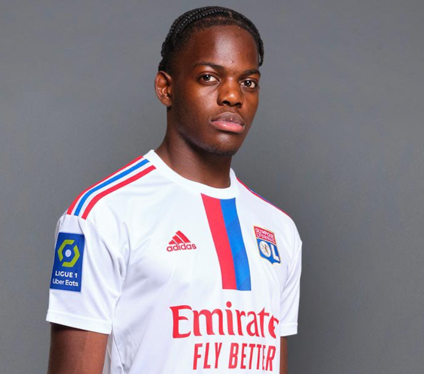 里瑟的重炮踢到阿兰史密斯腿上