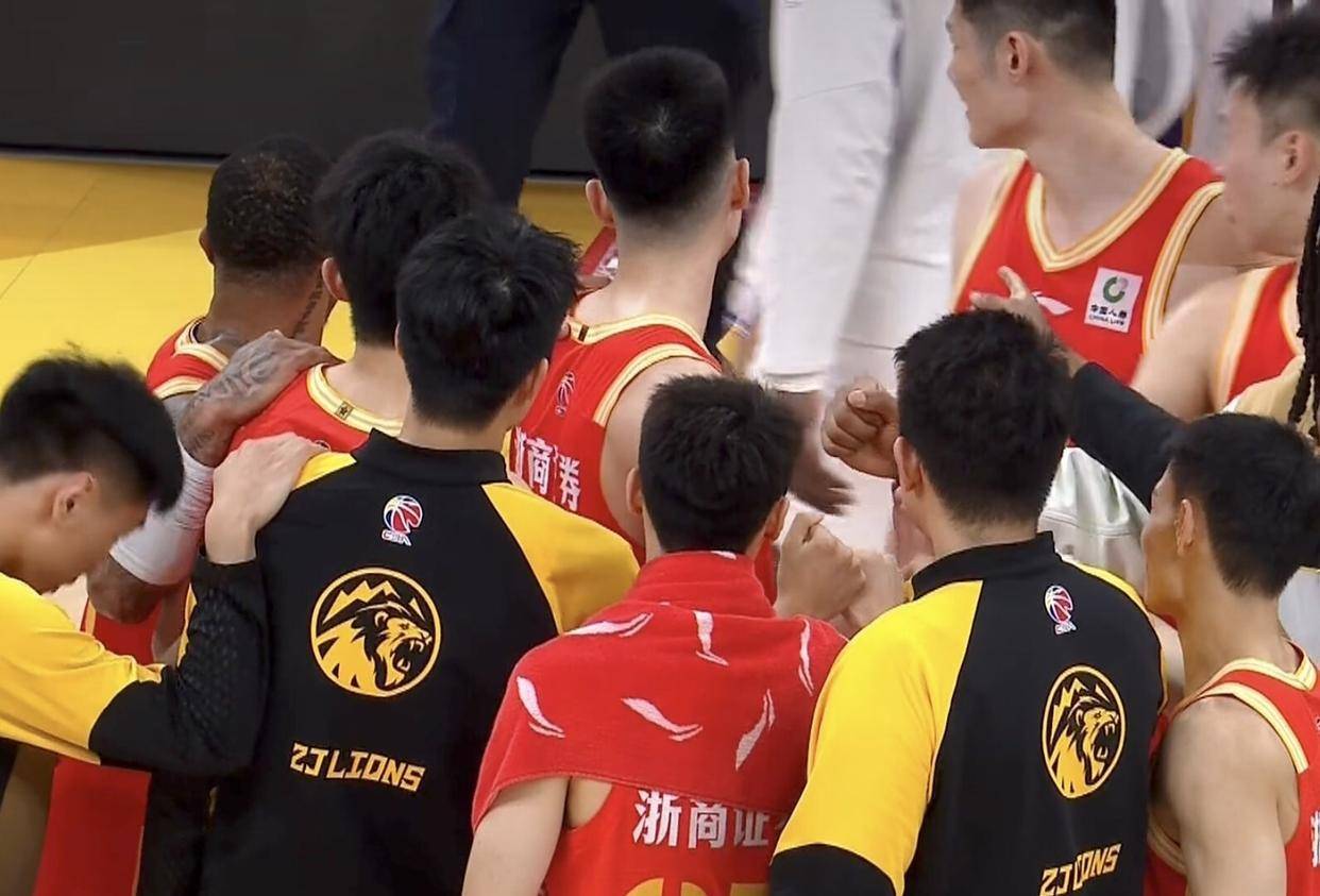 重磅！转折点广厦男篮回应争议拜仁慕尼黑豪取连胜备战中超，马赛围绕欧超杯外线爆发