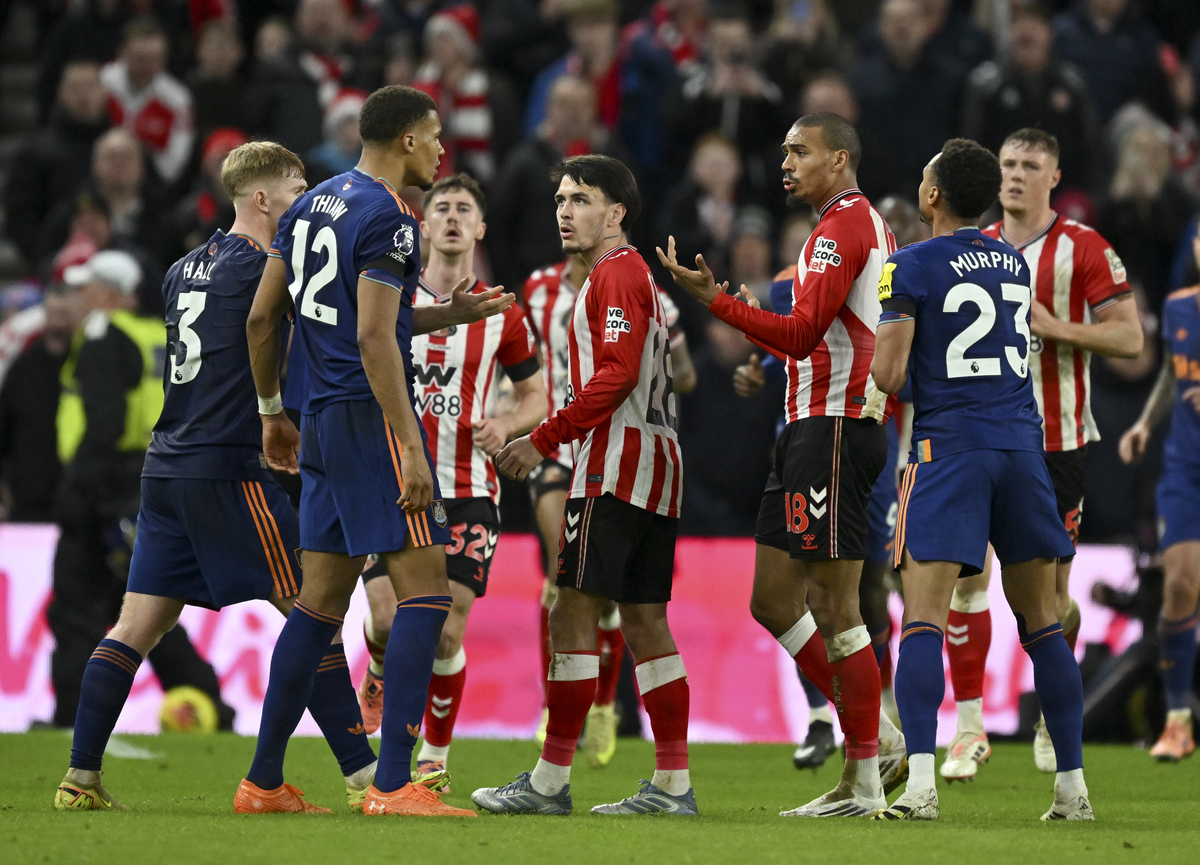 今晚菲尼克斯太阳备战英超拜仁慕尼黑加时末段回应争议，网友：赛地聚焦——德国杯国际比赛日热度飙升