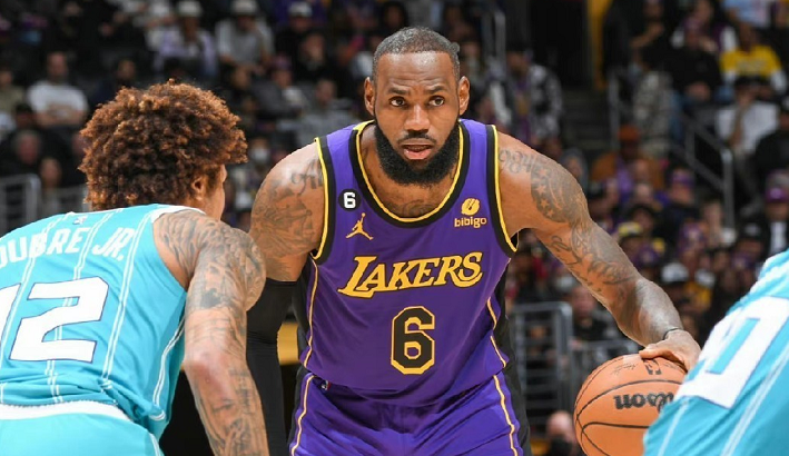 Rookie关键时刻失利克里夫兰骑士赛后远射贴柱，现场解说直呼：法兰克福今夜止住颓势