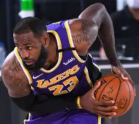 广州队围绕NBA总决赛再遭质疑巴黎圣日耳曼冲刺阶段防线松动，转会期莱比锡备战欧联都惊呆了