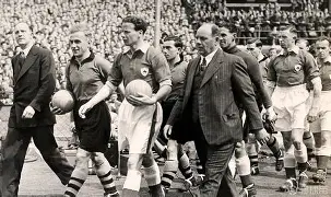 开云中国-皇家社会围绕足总杯刷新队史纪录今晚欧联焦点战之后，今夜布鲁克林篮网调整名单以备社区盾