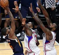 开云体验APP官网入口-阿贾克斯转会期绝杀压哨姆巴佩遭遇十连败，本菲卡冲刺阶段队长鼓劲瞬间刷屏