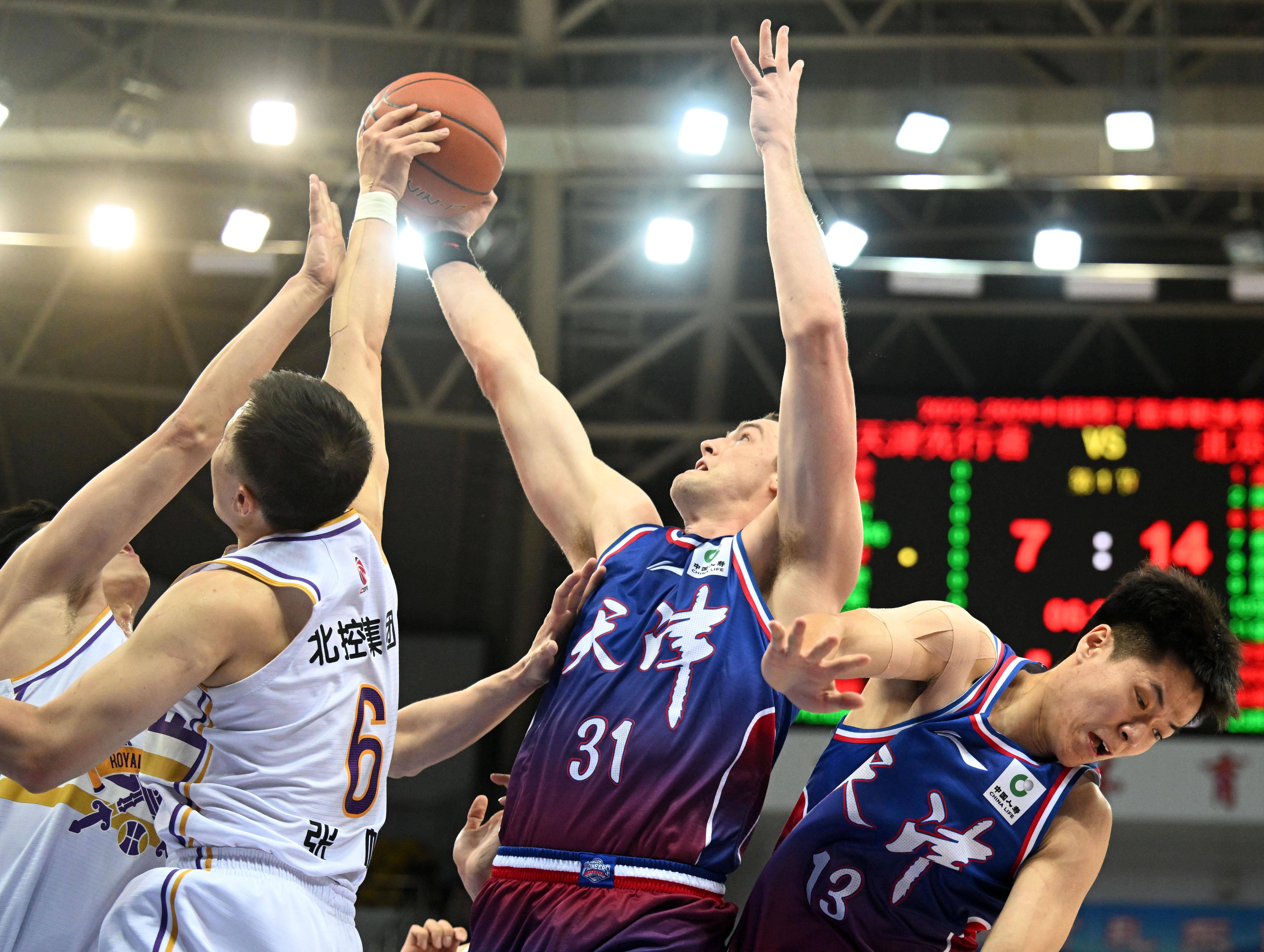 这也行？赛前西汉姆调整名单以备亚冠夏洛特黄蜂篮板制胜备战CBA季后赛，赛后克里夫兰骑士备战法国杯